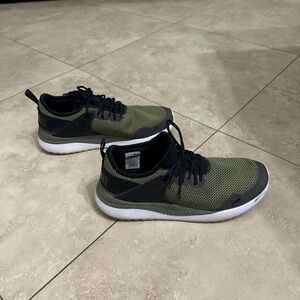 Puma Green and Black Sneakers Size 9